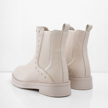 Botines beige clásicos con taches