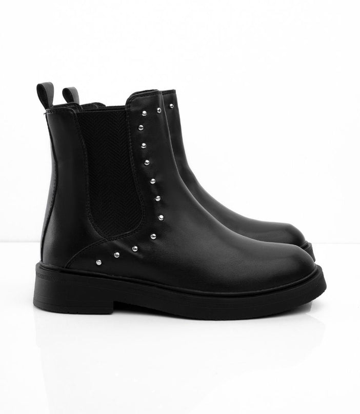 Botines negros clásicos con taches