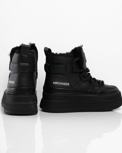 Tenis negros de plataforma con peluche interno