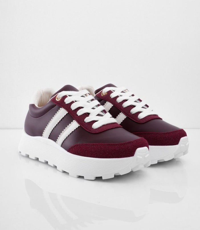 Tenis vinotinto básicos con blanco
