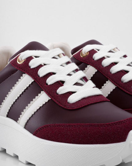 Tenis vinotinto básicos con blanco