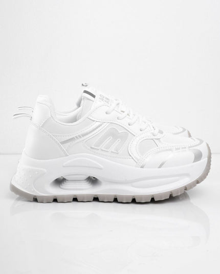 Tenis de plataforma blancos con diseño