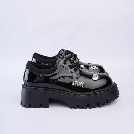 Zapatos charol chunky con apliques plateados