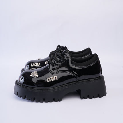 Zapatos charol chunky con apliques plateados
