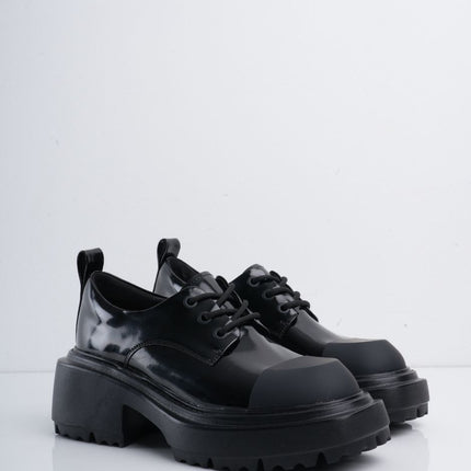 Zapatos negros con cordón y puntera mate