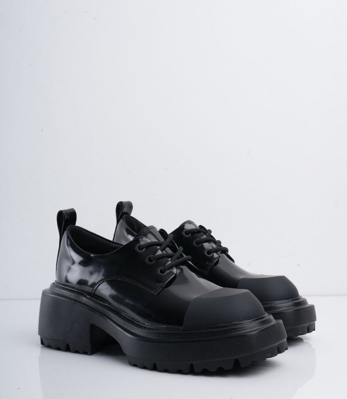 Zapatos negros con cordón y puntera mate