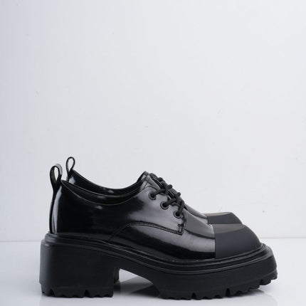 Zapatos negros con cordón y puntera mate