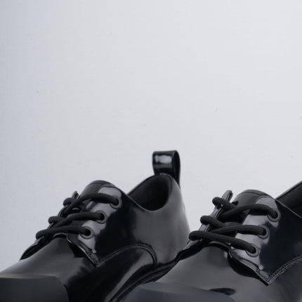 Zapatos negros con cordón y puntera mate