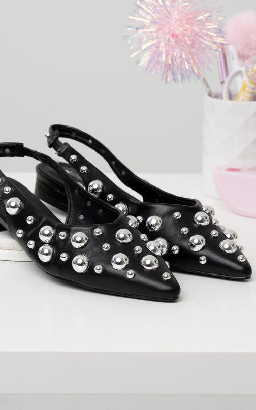 Bailarinas negras punta x taches plateados