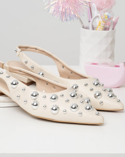 Bailarinas crema punta x taches plateados