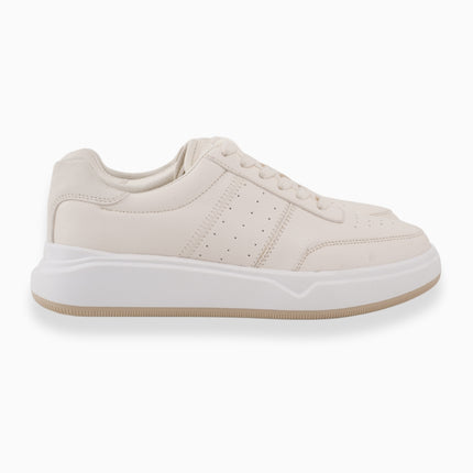 tenis beige con detalles perforados