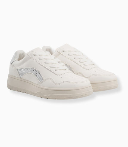 tenis planos blancos con texturas
