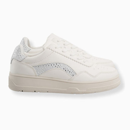 tenis planos blancos con texturas