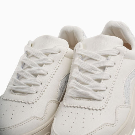 tenis planos blancos con texturas